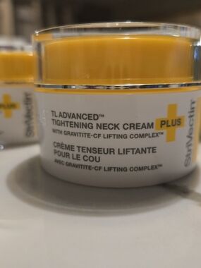 StriVectin Tightening Neck Cream PLUS - Yellow and White